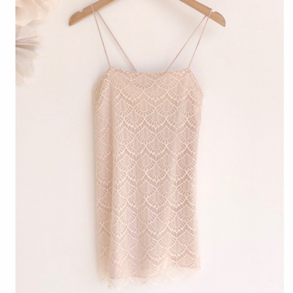 LULU’S LACE DRESS - Picture 2 of 2